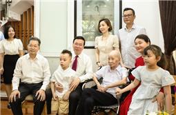 Chủ tịch nước Võ Văn Thưởng thăm gia đình văn hóa tiêu biểu tại Đà Nẵng